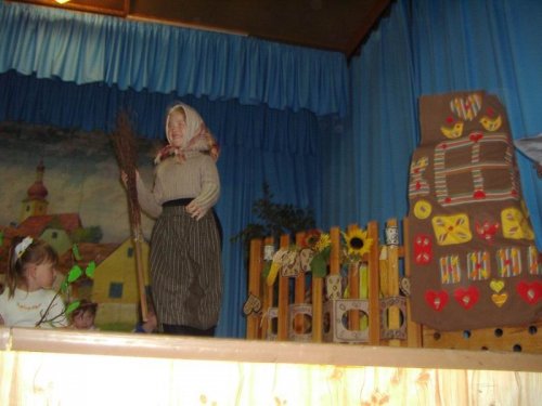 Hraje celá dědina aneb S veselou myslí na nesmysly. - 18.3.2006